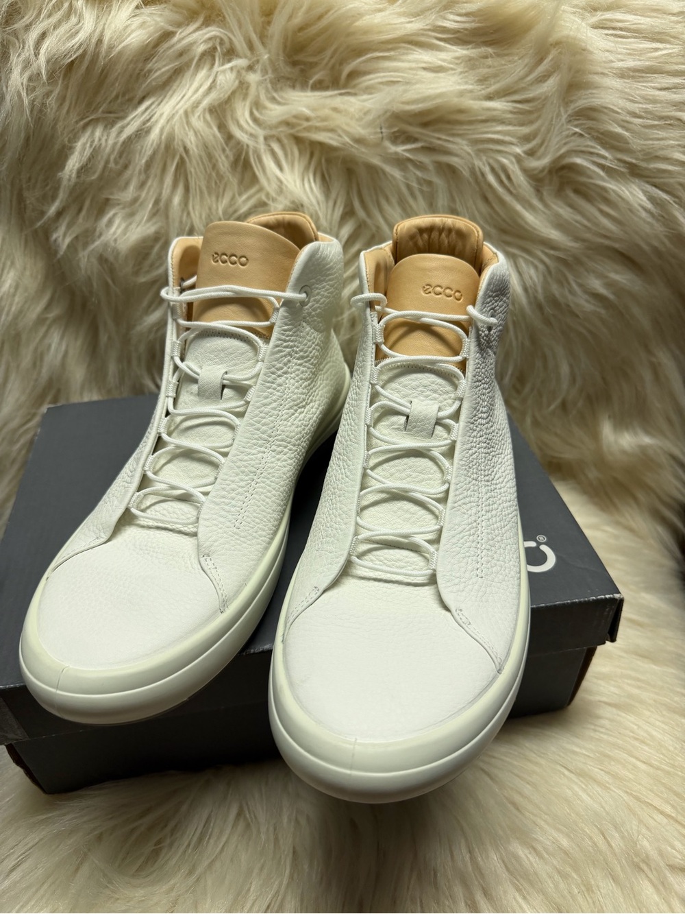 NWT ECCO Genuine Leather High-Top Sneakers SIZE 9-9.5